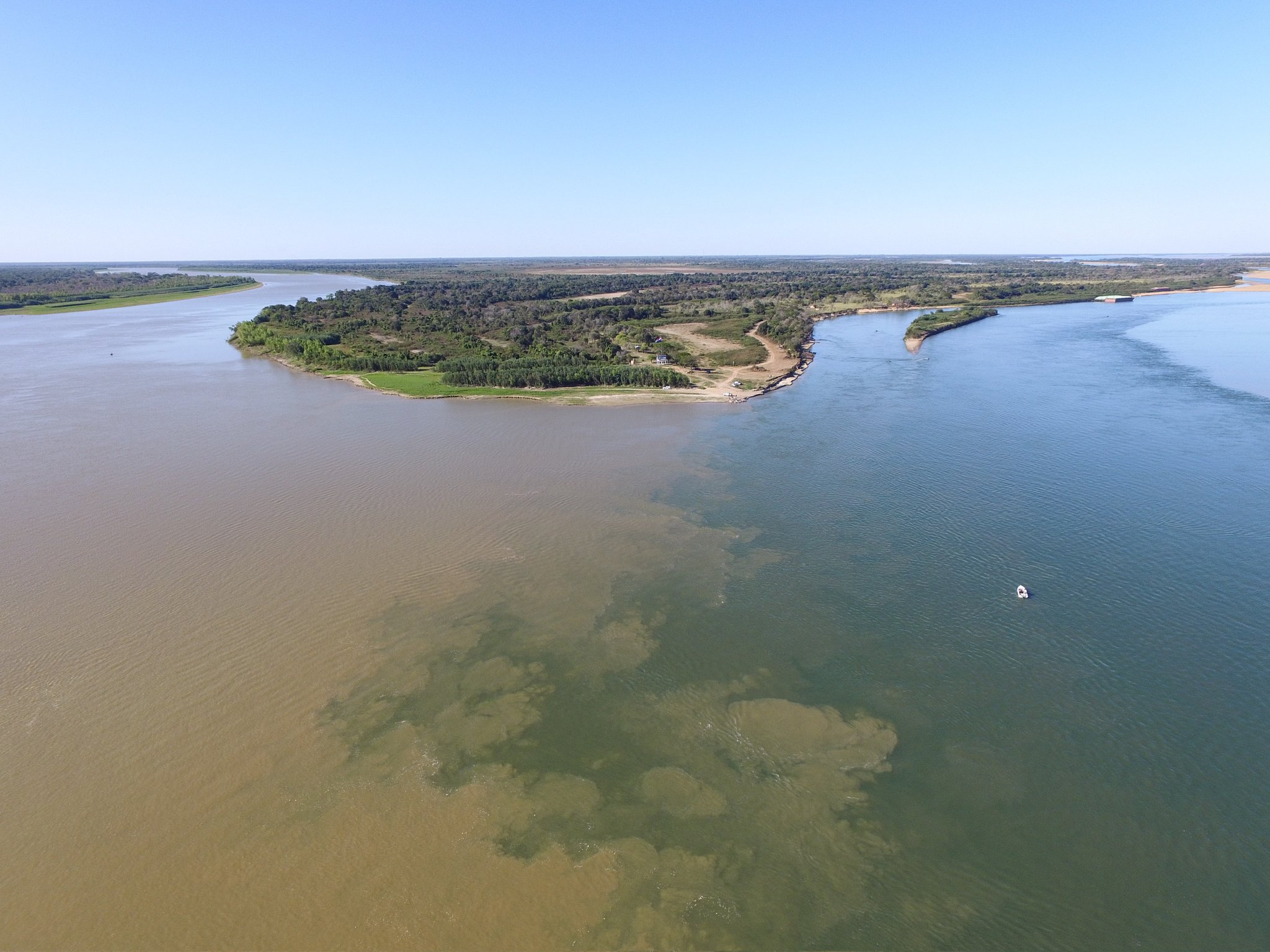 Confluencia Rio Paraguay Y Rio Parana